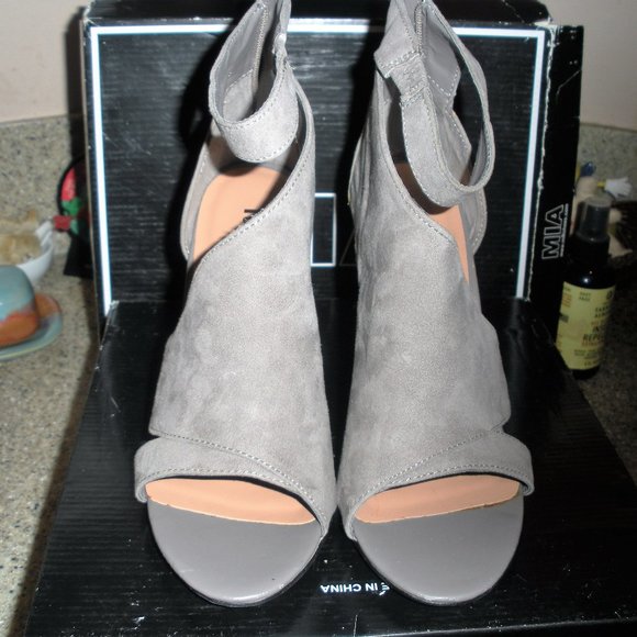 MIA NEW IN BOX gray suede booties open toed, Perfect! - Picture 1 of 5